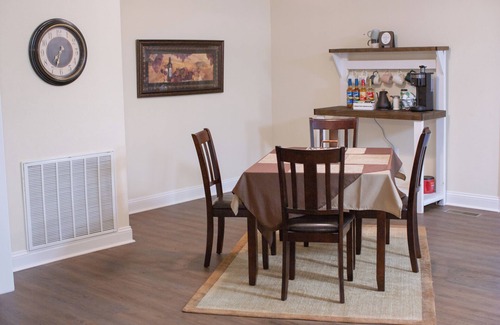 Macon Maison | Quiet 2-bedroom home in the back streets of Macon