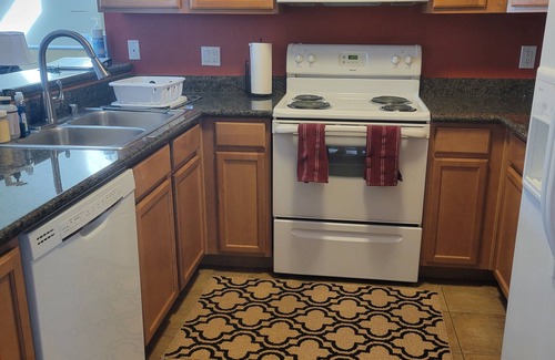 Paradise Copropriété | Quiet 2Bed / 2Bath Las Vegas Condo situé à 4 miles de la bande de ~ Entièrement meublé