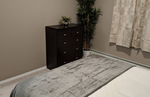 Stony Plain Copropriété | Condo calme 2BR2Bath Stony Plain près de l'hôpital Westview avec parking U / G