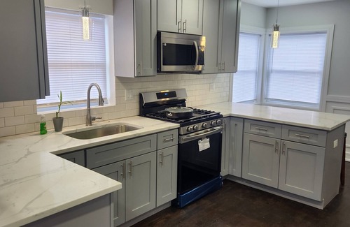 Calumet Heights Maison | Quiet 3-bedroom house in amazing Chicago with WiFi & AC. Near Everything!!