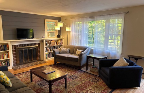 Moylan Maison | Quiet 3-Bedroom house-Walking distance to Media-20min. drive to the Airport