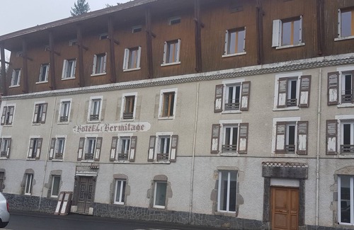 Saint-Nectaire Lit Et Petit-Déjeuner | Chambre familiale 3 pers au calme, face à la forêt, idéale pour les familles