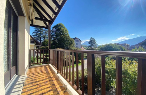Menthon-Saint-Bernard Appartement | Appartement 3* avec balcon, piscine et lac à proximité, activités diverses