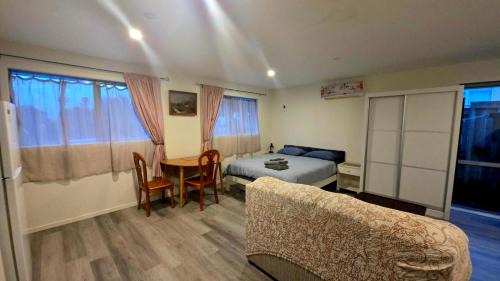 The Gardens Appartement | Quiet 40m Studio - Kitchen, Washer, AC, Work Desk