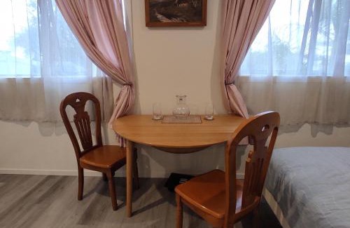 The Gardens Appartement | Quiet 40m Studio - Kitchen, Washer, AC, Work Desk