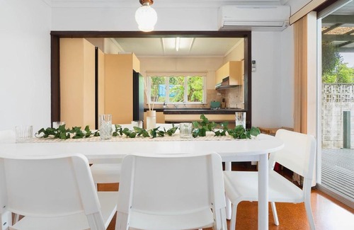 Yeronga Maison | Quiet 4BR haven home with green surroundings