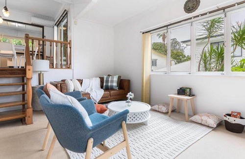 Yeronga Maison | Quiet 4BR haven home with green surroundings