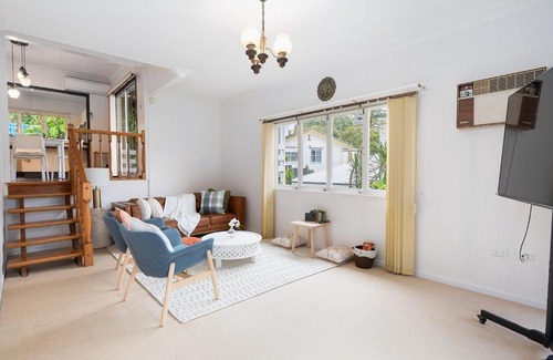 Yeronga Maison | Quiet 4BR haven home with green surroundings