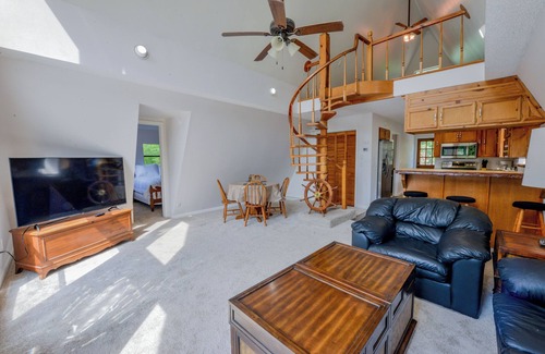 Tuscaloosa Maison | Quiet A-frame retreat