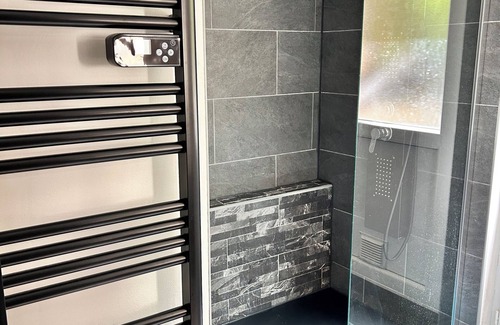 Athis-Mons Appartement | Quiet accommodation facing the forest 10 min from Orly airport near Paris