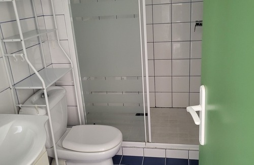 Herepian Appartement | T2 calme, climatisé avec terrasse et parking , proche de Lamalou les bains.