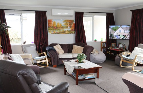 Greerton Maison | Quiet and Comfortable Main House Room with Shared Lounge