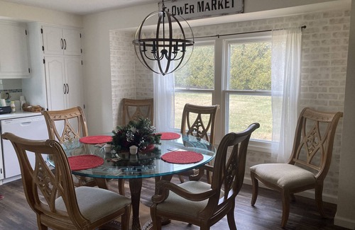 Saint Marys  Allen County Maison | Quiet and comfy home is one of Fort Wayne's most sought after areas of the city