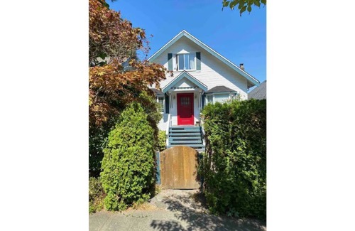 Kitsilano Maison | Quiet and cosy get away suite in Point Grey Vancouver BC, near UBC and beach.