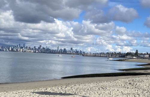 Kitsilano Maison | Quiet and cosy get away suite in Point Grey Vancouver BC, near UBC and beach.