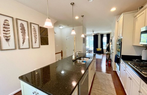 Northeast Maison | Quiet and cozy 3BR & 3BA in DC less than 10 minutes from the Metro