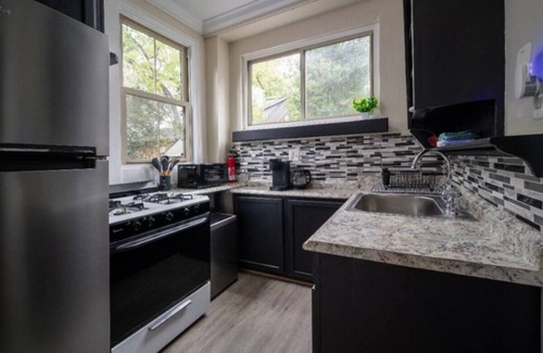 West Hyattsville Appartement | Quiet and Cozy - Comfortable Home in Takoma Park!.