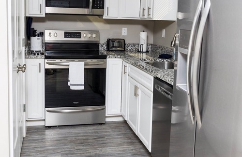 Barboursville Maison | Quiet and cozy new townhome minutes from the mall exit.