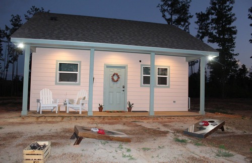 Minden Cottage | Quiet and Cozy Off-Grid Cottage