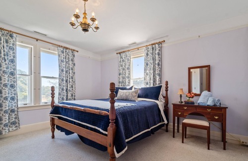 Woodford Maison | Quiet and Peaceful Century Old Farm House Stunning & Luxurious