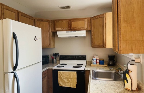 Tallahassee Maison | Quiet and Private also dog friendly. Close to FSU, FAMU, Capitol. Lots of trees