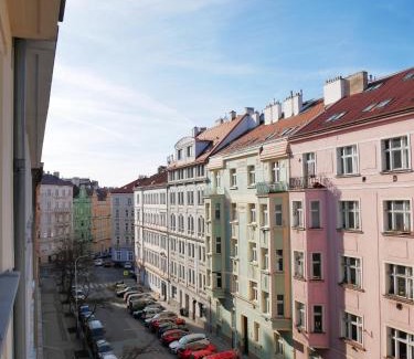 Golcuv Jenikov Appartement | Quiet and spacious flat near city centre in Prague 3