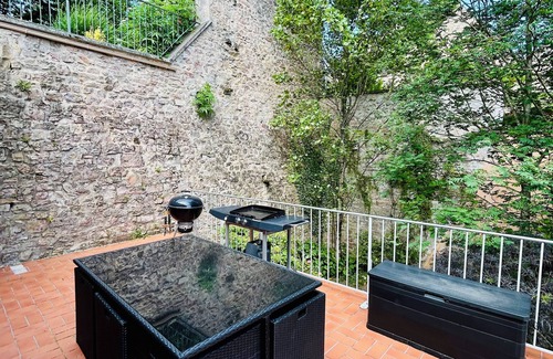 Menotey Appartement | Quiet and warm gîte, ideal for families or 2 couples, with patio and BBQ