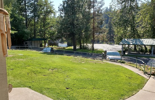 Peshastin Copropriété | Condo calme le long de la rivière situé à environ 4 miles à l'est de Leavenworth.
