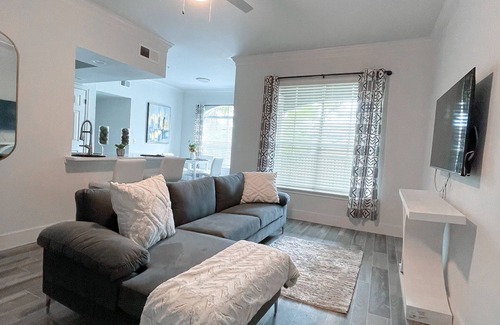Braeswood Place Appartement | Quiet Apartment Perfect for couples or small group trips! Perfect for relaxation