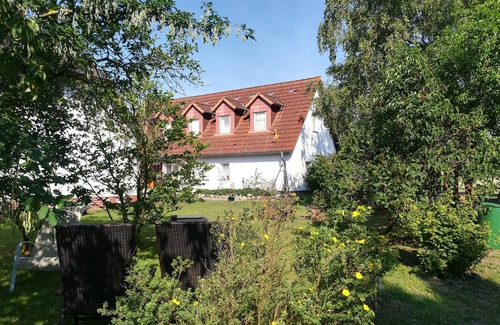 Molschow Appartement | Quiet apartment with playground for 3 people - Through the forest to the beach