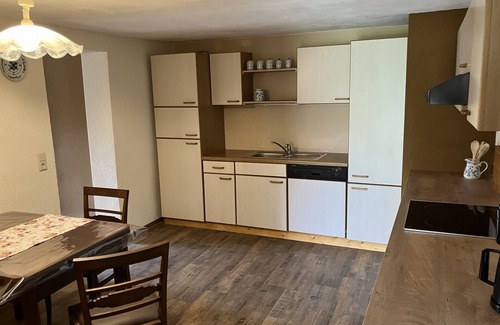 Carpin Copropriété | Quiet apartment with 82 m2 furnished in art nouveau style.