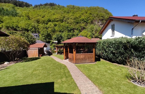 Ahrbruck Appartement | Quiet apartment with beautiful terrace and lawn.