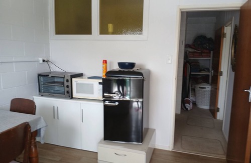 Putaruru Appartement | Quiet apartment with WiFi, parking, kitchen & bathroom in charming Putāruru -