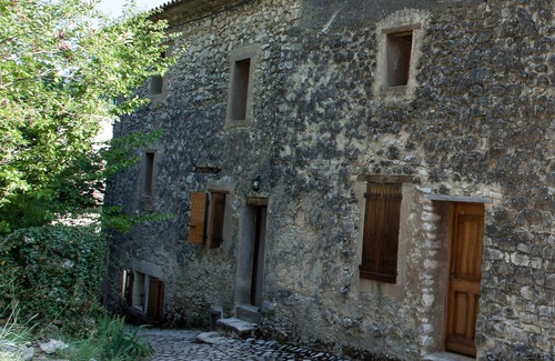 Saint-Leger-du-Ventoux Maison | CALME, AUTHENTICITE DANS MAISON DE VILLAGE POUR 4 PERSONNES
