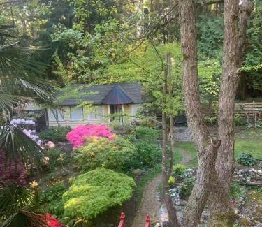 Edgemont Chalet De Ski | Quiet Backyard Cabin
