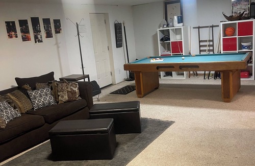 Aurora Appartement | Quiet basement apartment in cul de sac. 1600 squ feet great for small parties