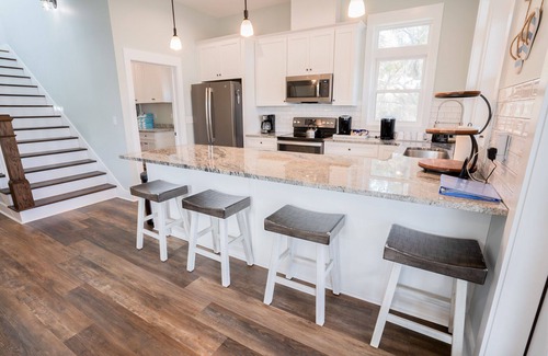 Magnolia Bluffs Maison | Quiet, Bayfront Seclusion, Dogs Welcome!