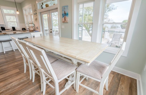 Magnolia Bluffs Maison | Quiet, Bayfront Seclusion, Dogs Welcome!