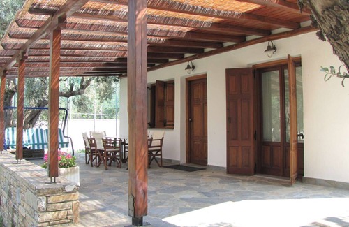 Lefokastron Appartement | Quiet Beachside Spacious Bungalows + Amazing Seaview + Pool