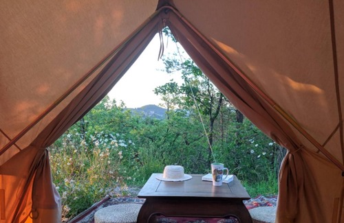 Vegennes Cabine | Quiet bohemian chic teepee in the Dordogne valley
