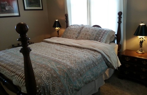 Stuart Appartement | Quiet, Bright, and Spacious Apartment in Historic District.