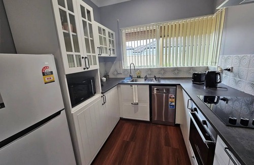 Nollamara Maison | Tranquil Charm: Newly Renovated 2-Bedroom Retreat in the Heart of Nollamarra.