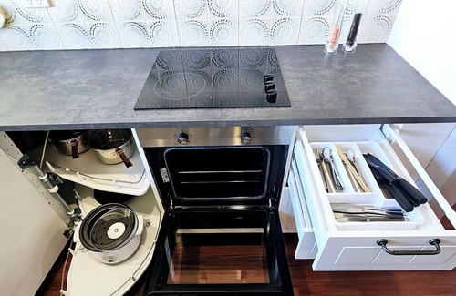 Nollamara Maison | Tranquil Charm: Newly Renovated 2-Bedroom Retreat in the Heart of Nollamarra.