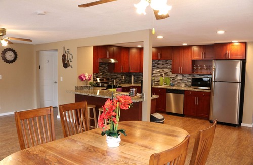 Haller Lake Maison | Quiet Clean and Comfortable Room