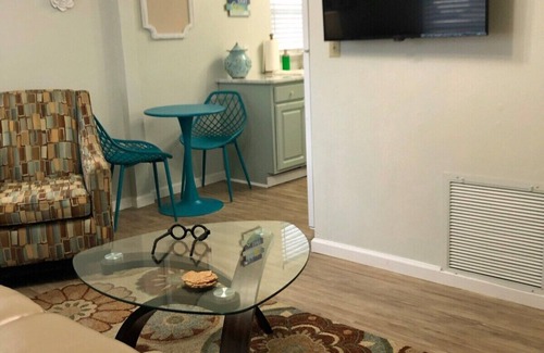 Old Town Maison | Quiet-Clean-Cottage-Dogs Kitchen