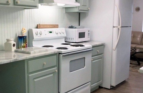 Old Town Maison | Quiet-Clean-Cottage-Dogs Kitchen