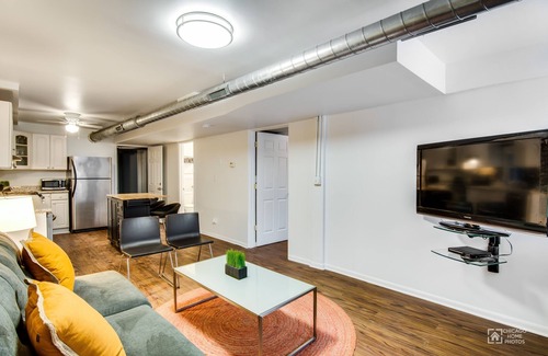 West Town Copropriété | Quiet Comfort in the Big City. Just Steps to the Blue Line by AllSet Turnover