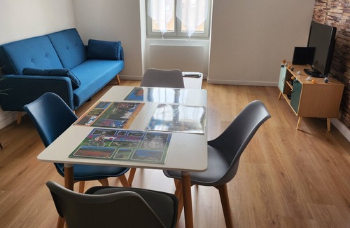 Salins-les-Bains Appartement | Quiet, comfortable apartment overlooking the fort. Close to the spa