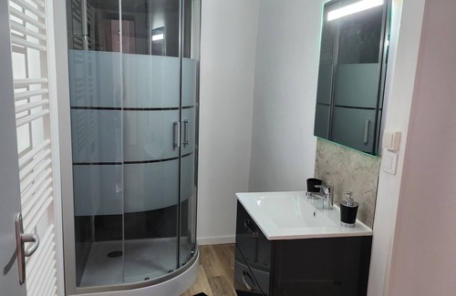Salins-les-Bains Appartement | Quiet, comfortable apartment overlooking the fort. Close to the spa