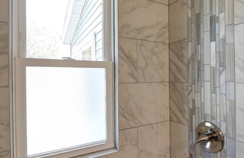 Highland Maison | Quiet & Comfortable 2 Bed Corporate Near 80/94 A Richard St Main Floor
